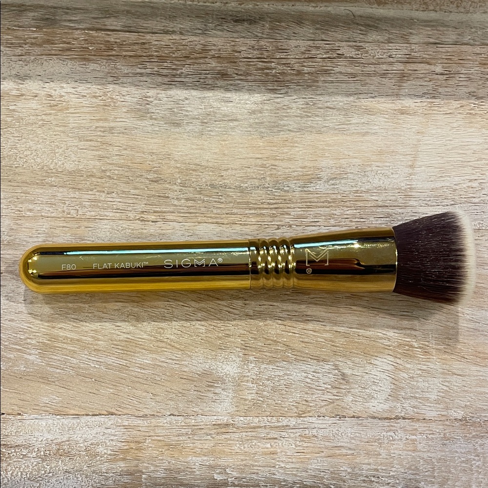 Sigma Beauty F80 Flat Kabuki Brush - Gold